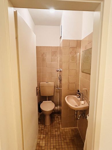 Exklusive  4-Zimmer-Wohnung mit Garten in ruhiger, exponierter Lage im Herzen von Bad Homburg – Gäste WC