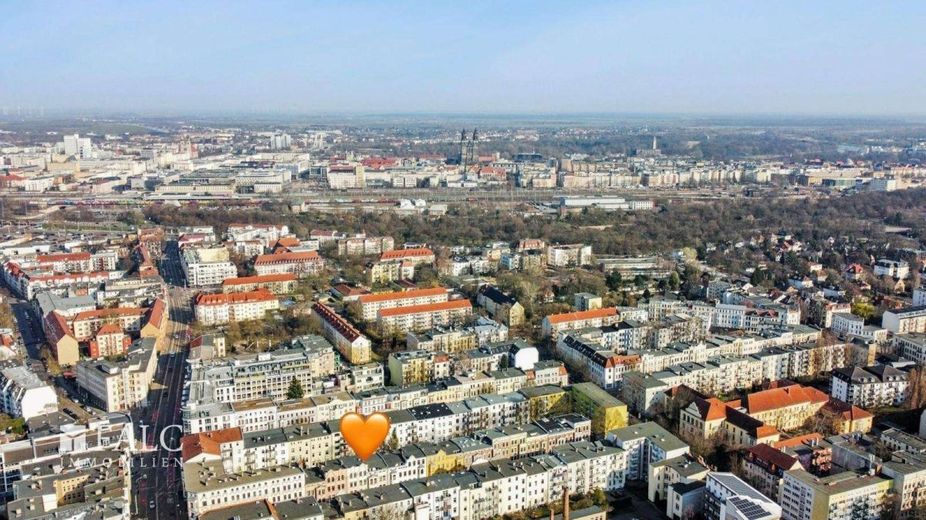 Altbauperle in Stadtfeld-Ost: Charmante 3-Zimmer-Wohnung mit Balkon &amp; Wertsteigerungspotenzial – Luftbild