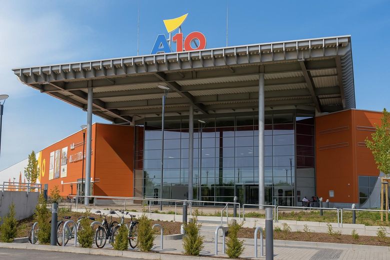 Großes Einkaufszentrum (A10)