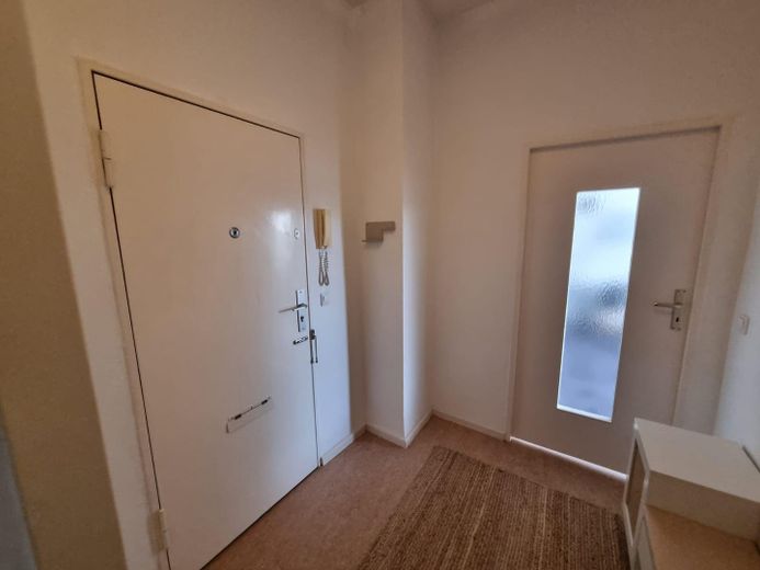 Helle, geräumige, möblierte Wohnung mit Balkon in zentraler Lage nahe U Alt-Mariendorf – Flur