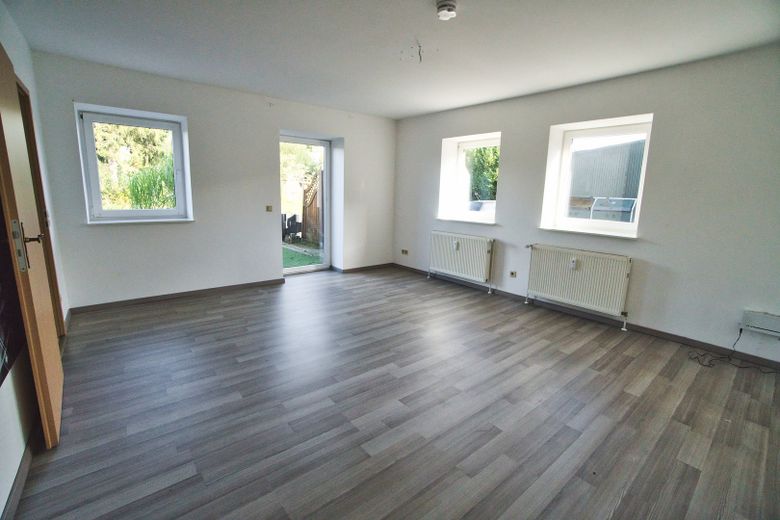 Weddelbrook Große renovierte 3 Zimmer Maisonette Wohnung mit Terrasse ab sofort – Foto 3