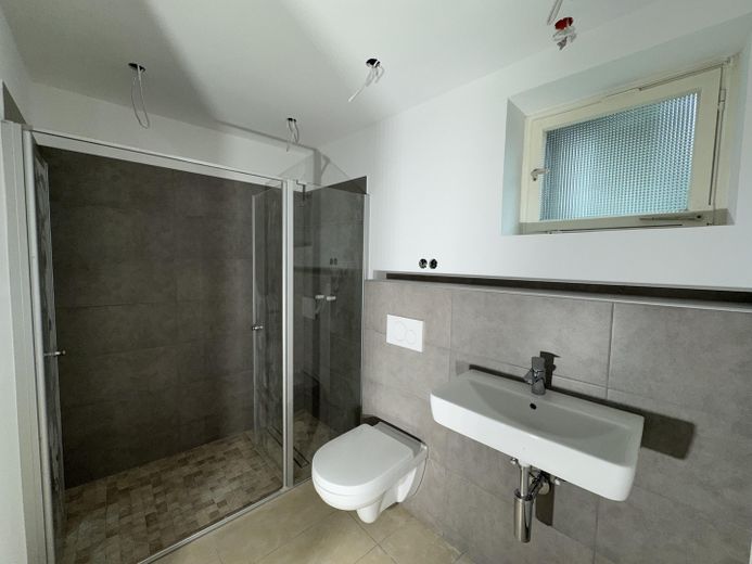 Großzügiges Wohnhaus mit 200 m² Wohnfläche – frisch renoviert in Brensbach-Wersau – Badezimmer 1.OG