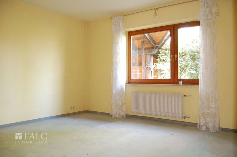 +++Großzügiges Einfamilienhaus mit Einliegerwohnung in begehrter Lage+++ – Schlafzimmer_EG