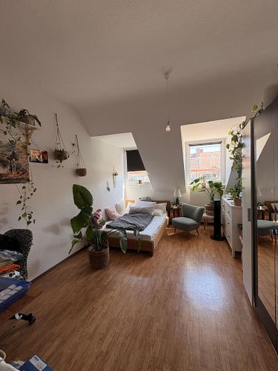 Helle Dachgeschosswohnung in der schönen Oststadt – Zimmer 1