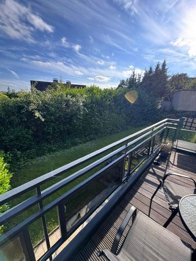 Modernisiertes Reihenendhaus in Toplage Cronenberg – Balkon