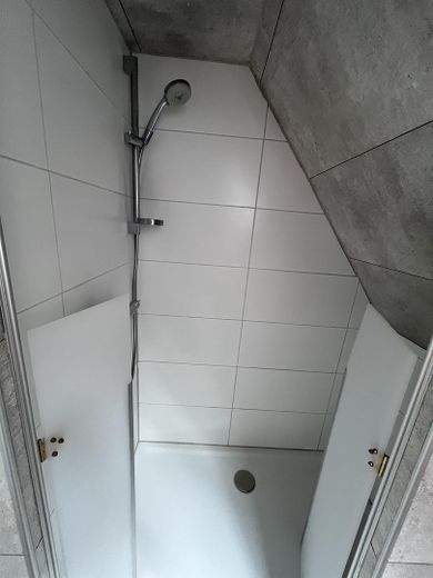 Einfamilienhaus mit Garten – Dusche Obergschoss
