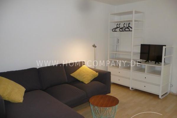 1 Zi. Whg., möbliert, 1. OG im Mehrfamilienhaus, mit Balkon.