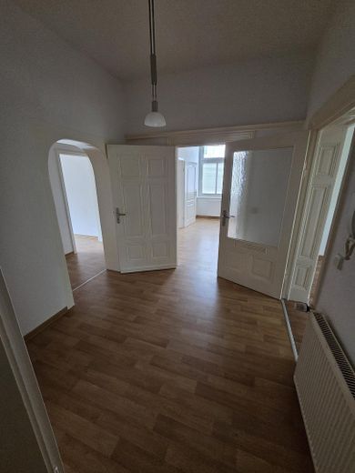 3,5 Raumwohnung 112 qm, saniert mit Gartennutzung im Erdgeschoss – Zentraler Flur