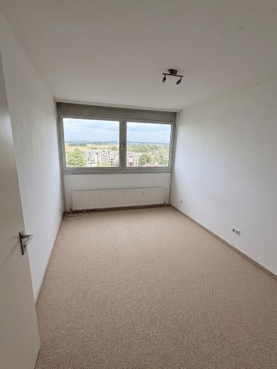 Lichtdurchflutete 3 Zimmer Wohnung mit eigenem Tiefgaragenstellplatz zu verkaufen – Schlafzimmer