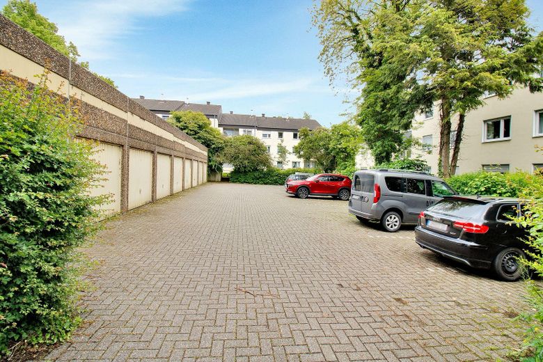 Garagen und Stellplätze