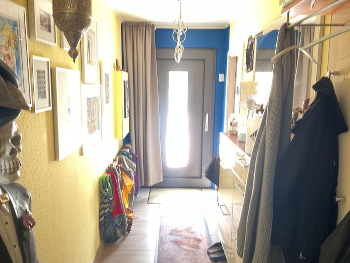 Gepflegtes Einfamilienhaus  mit Einliegerwohnung   . Stadtrand , Grenze zu Halver – Haustür 