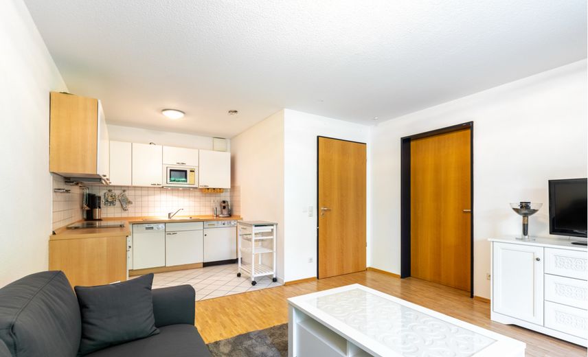 Ruhige möblierte 2-Zimmer-Gartenwohnung mit Terrasse in Frankfurt Nordend-West – Küche