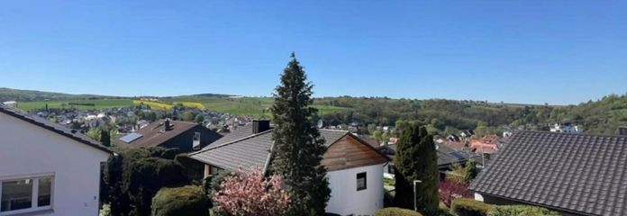 wunderschöne 2,5 Zimmerwohnung mit Traumaussicht in Halbhöhenlage – Aussicht vom Balkon