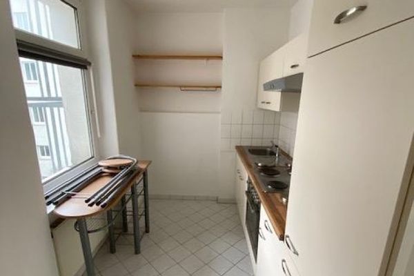 Niedrogie 3-pokojowe mieszkanie w starej zabudowie na 2. piętrze, ok.73 m²; w Magdeburg- Stadtfeld -Ost do wynajęcia.