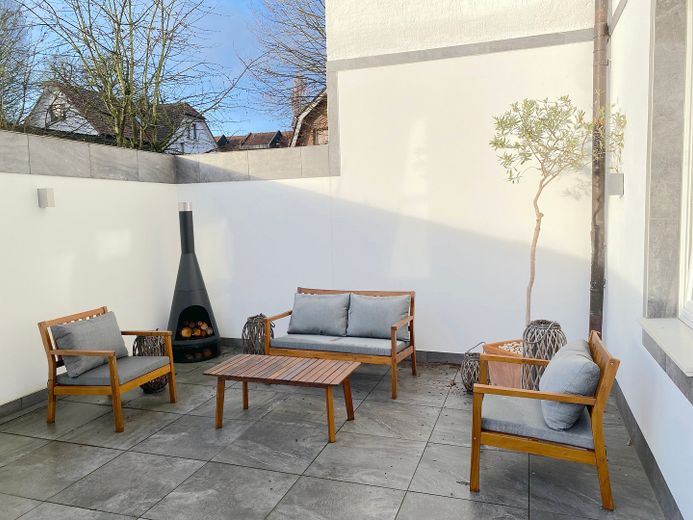 Terrassenlounge mit Kamin