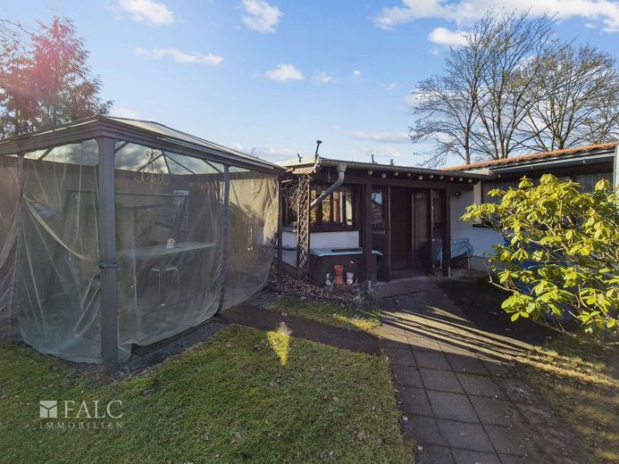 Jetzt oder Nie: Das Haus am See - FALC Immobilien – Eingang mit Terrasse
