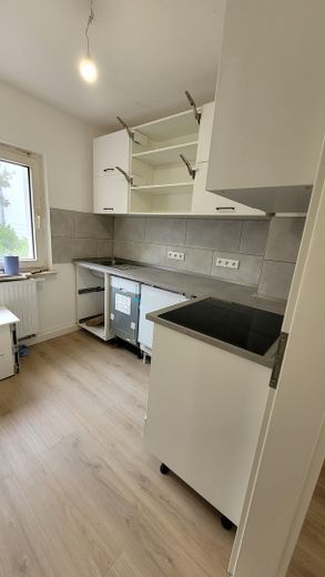 Newly renovated 2-room apartment with fitted kitchen in central Ansbach – Küche 1
