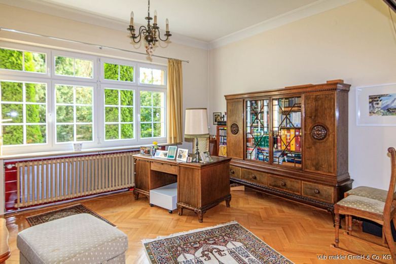 Imposante Stadt-Villa – 013