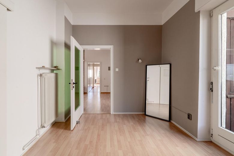 Schlafzimmer vor Renovierung