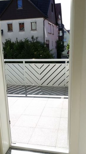 !!! Sofort beziehbar !!! Helle 3,5-Zi.-DG-Wohnung mit Balkon &amp; EBK - frisch renoviert, zentrumsnah – Balkon