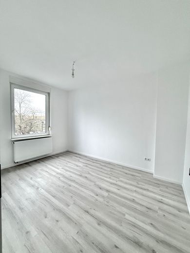 Modernized 5-room mid-terrace house in Bremen-Hastedt with garden, terrace & 2 bathrooms – Schlafzimmer
