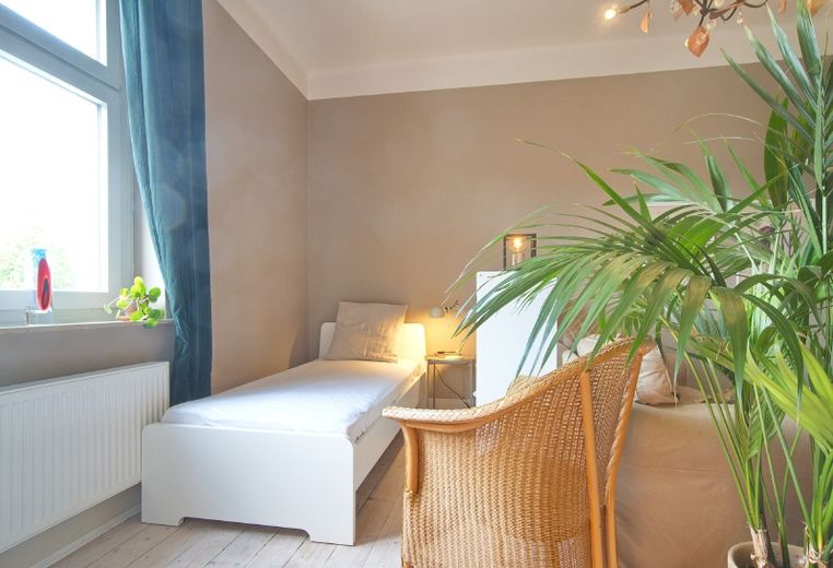 Extremely charming, extraordinarily appealing fully fitted early 20th century apartment with balcony and optional internet – e21b3b34a4101f93b8def03cc6ca804454e4b748.jpg