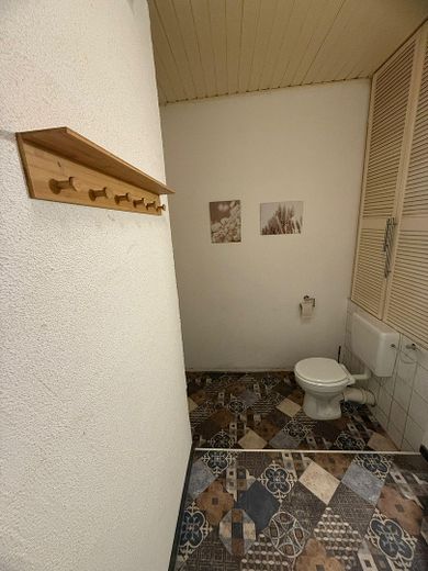 مبنى سكني متعدد الوحدات بعائد 7,7٪ – مؤجّر بالكامل – WC