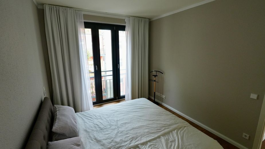 Möblierter 4-Raum nähe Ostkreuz mit großer Terrasse [Untervermietung] – Schlafzimmer