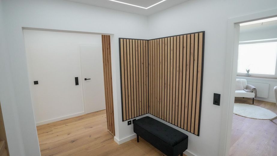 Morderne, sanierte 3 Zimmer Wohnung zum Erstbezug und Provisionsfrei – Flur