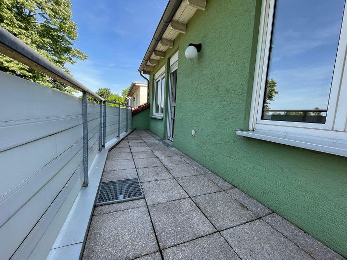 Helle 2-Zimmer Wohnung, Balkon, modernes Bad – Balkon