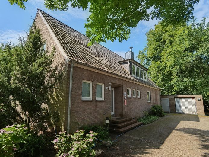 Ehemaliges Pfarrhaus in Oldenstadt zu verkaufen – Frontansicht Nordost