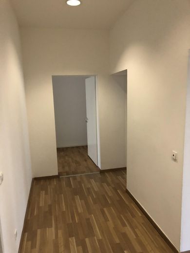 Provisionsfrei: Verkehrsgünstig gelegenes Büro mit 4 Zimmern, Vollbad Balkon am Nordrand Prenzl Berg – Flur