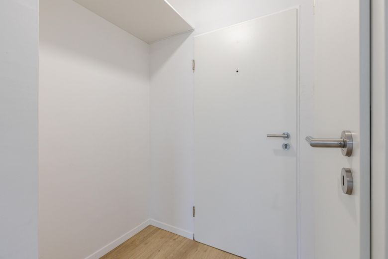Erstbezug Kernsaniert | Helle 1-Zimmer Wohnung mit Balkon in München-Giesing – Flur
