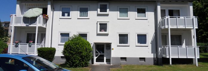 Schöne helle 2,5-Zimmerwohnung mit neuem Tageslichtduschbad und Süd-Westbalkon – Außenansicht
