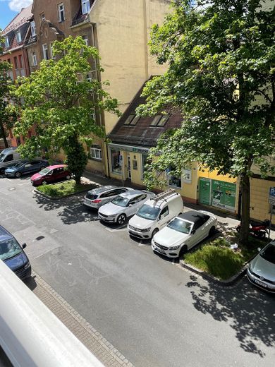 Sofort frei & ohne Provision - Renovierte 3-Zimmer-Wohnung mit Balkon – U-Bahn um die Ecke – Aussicht Straße