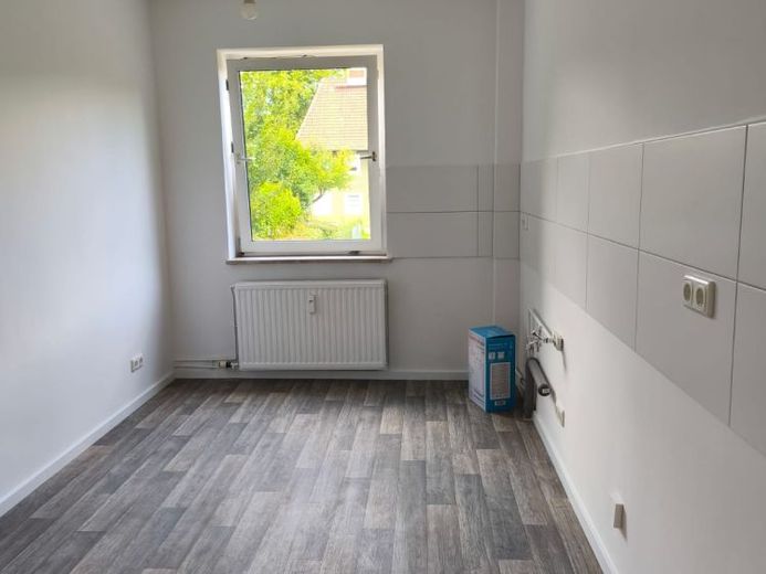 Endlich raus aus dem Elternhaus - frisch renovierte große 2 Zimmer Wohnung in zentraler Lage – फोटो 1