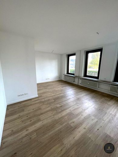 Balkonlu 3 odalı daire – Hamburg-Eppendorf’ta kapsamlı tadilat sonrası ilk kullanım – MUSTER EG – Wohnzimmer