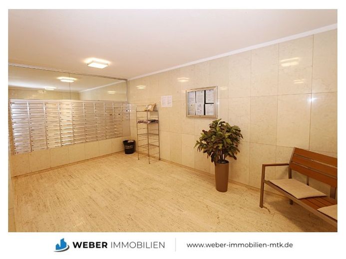 +++ LUFTIGE und GEPFLEGTE Wohnung in unmittelbarer WALD Nähe +++ – gepflegter Hauseingang