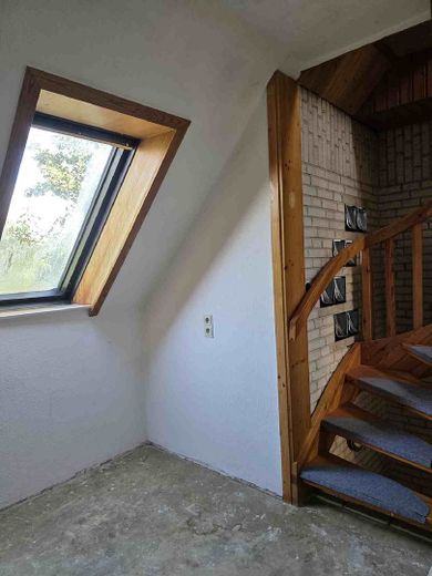 !Provisionsfrei! Sanierungsbedürftiges Einfamilienhaus! – Treppe OG zum Spitzboden