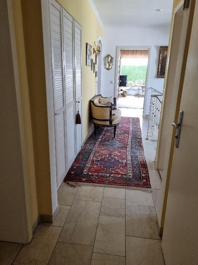 STA - Top san.  ZFH (EFH + autarker 106 m²- DG-Whg.) + sep. Gebäude in 1A-Lage, Weitbl., 3er Gge. – Flur EG/OG
