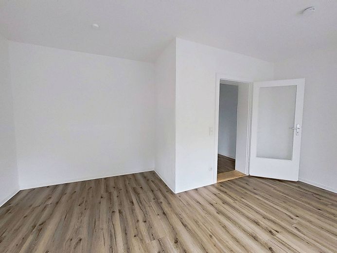 Geräumiges Single-Apartment mit BALKON – Ansicht II: Wohn- und Schlafb…