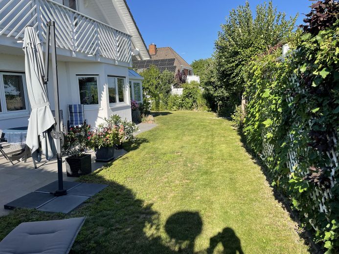 Geniş manzaralı yenilikçi mimar evi; cömert yaşam alanı; modern enerji tedariki – Garten 