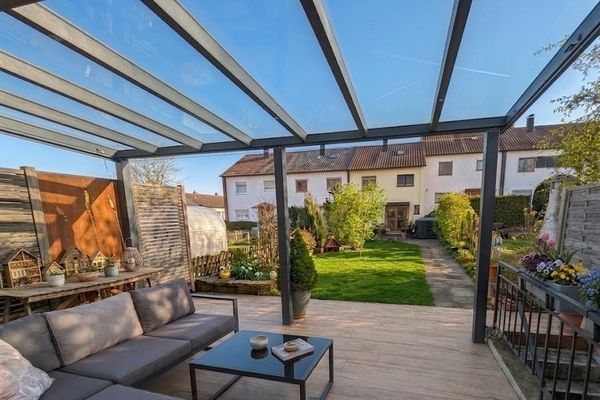 Familientraum am Waldrand - Kernsaniertes Reihenhaus mit sonniger Terrasse und Ausbaureserve
