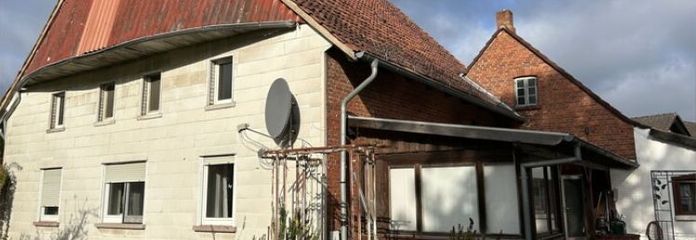 Farmstead with character and spacious plot in Bückeburg-Evesen