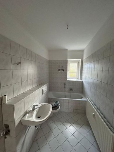 Gemütliche 3-Zimmer mit Laminat, Balkon und Wannenbad in ruhiger Lage! EBK mgl. – PHOTO-2023-11-07-15-58-12_1