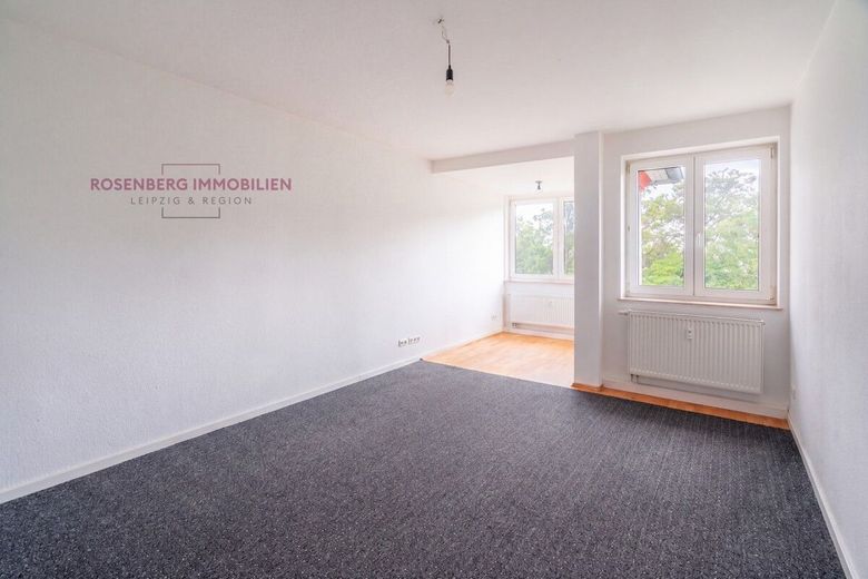Gepflegte 3-Zimmer-Kapitalanlage im charmanten Altbau in Leipzig / Schönefeld  *4,95% Brottorendite* – Immobilie in Leipzig/Schönefeld-Abtnaundorf zu verkaufen_Wohnzimmer
