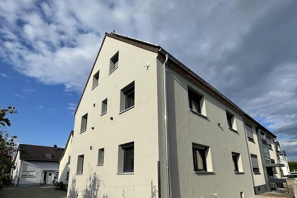 Solide Kapitalanlage mit Zukunft 7,4% Rendite— Mehrfamilienhaus und Baugrundstück in einem Paket