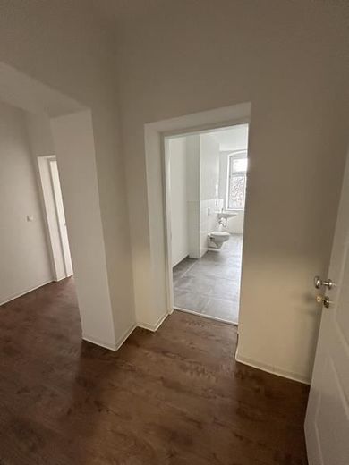 Zweitbezug nach San.! Kompakte 3-Zi. mit Einbauküche, Lam., Lift u. Wanne! – IMG_6493