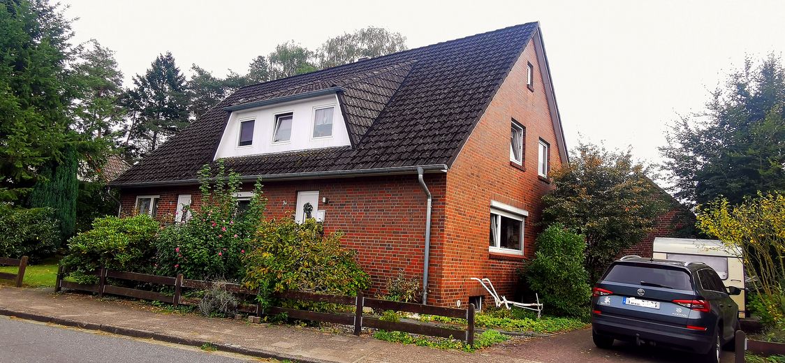 Mehrfamilienhaus provisionsfrei – 1 Einheit vermietet, 1 Einheit frei für Sie – Aussenansicht Straße