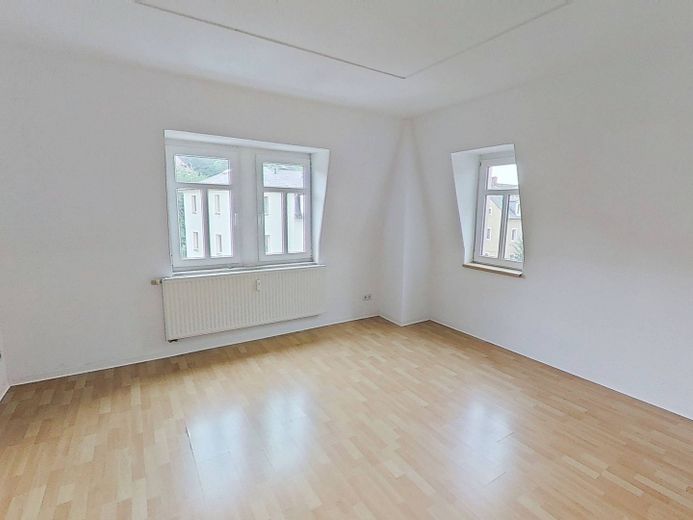 Gemütliche 2-Zi.-Altbauwohnung mit modernem Wannenbad – Ansicht I: Wohnzimme